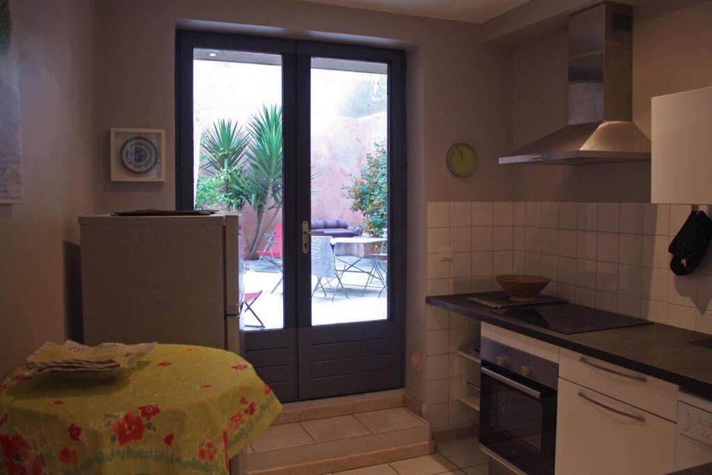Arlette La Petite Maison Arlesienne * Arles