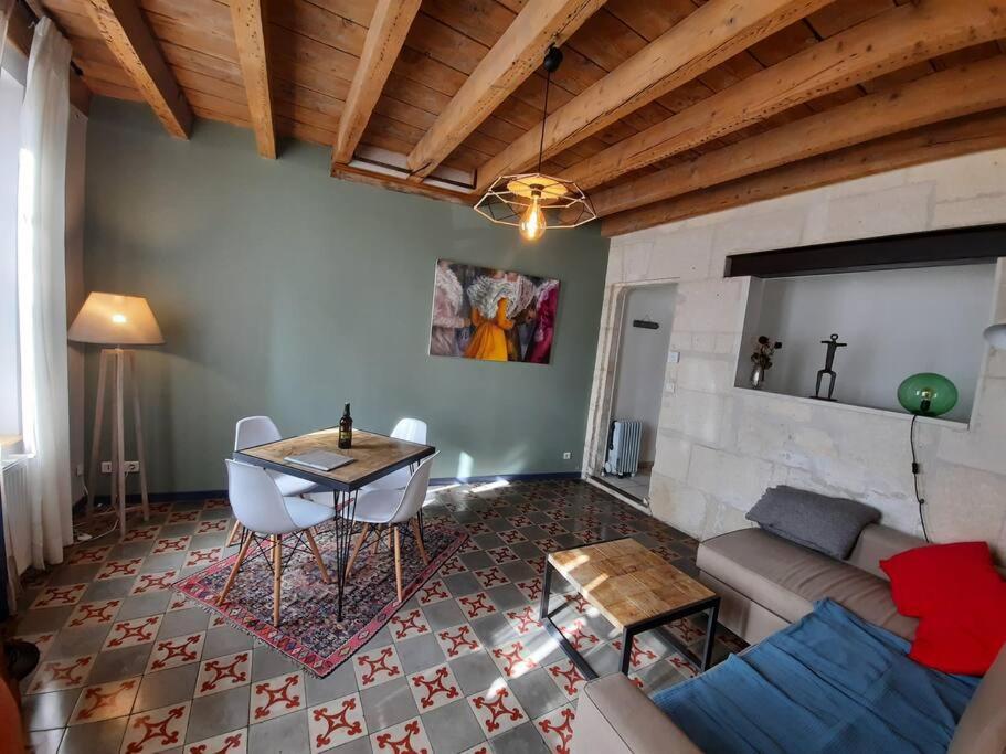 Arlette La Petite Maison Arlesienne Arles